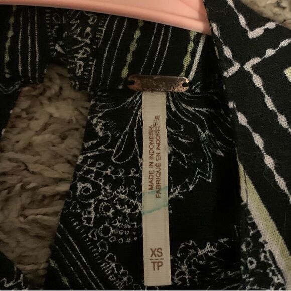 Free People Walking on a Dream Oversized Tunic w/ Cutout neck size XS - Picture 6 of 8